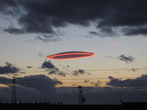 Lenticular cloud UFO (courtesy of atmospheric-phenomena.blogspot.co.uk)